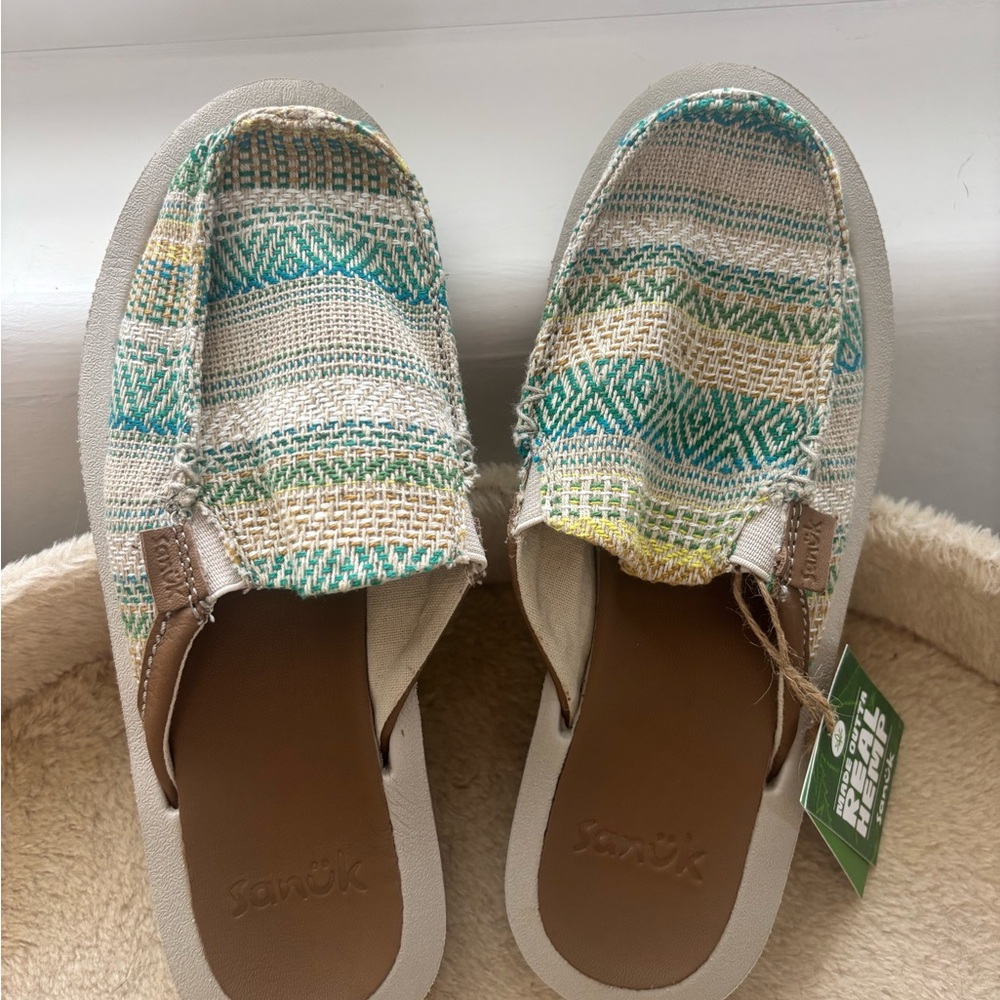 Sanuk Women's Multicolor Woven Moccasins